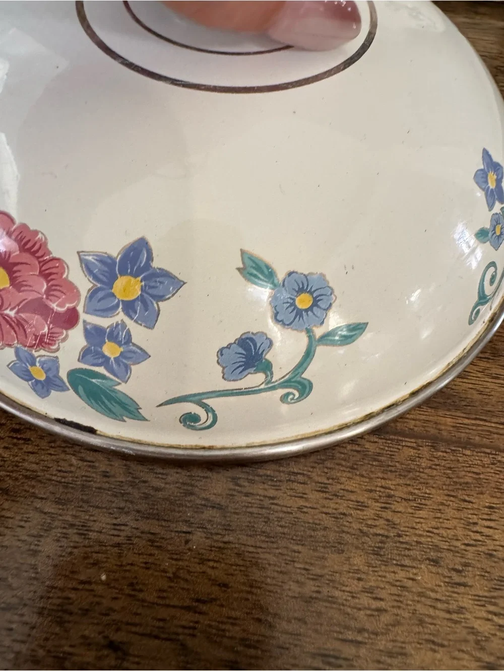 Normandy floral enamel pot - White with Red & Blue Flowers brass toned handles